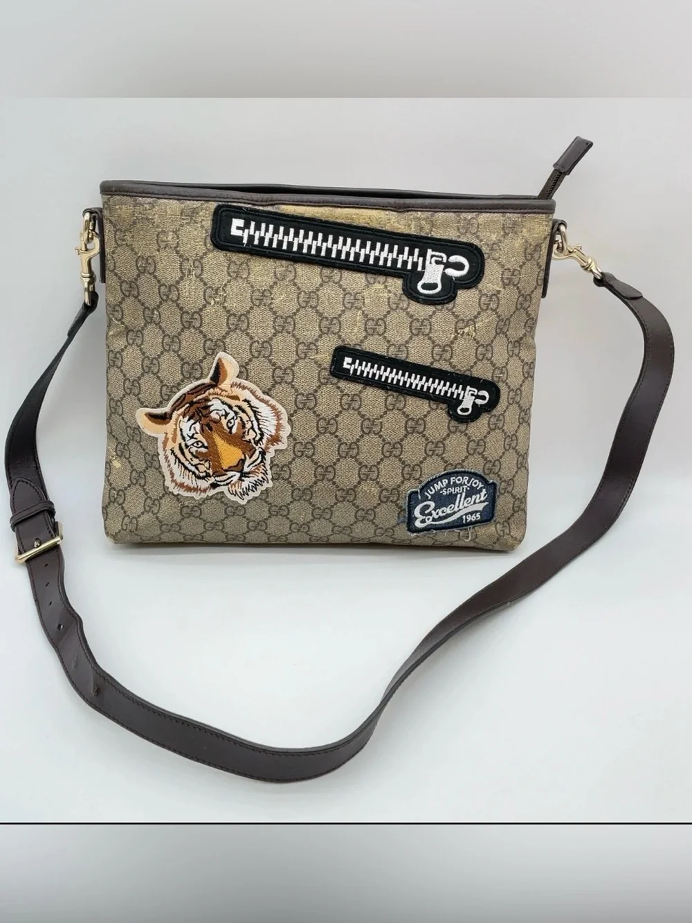 Gucci 🤎 Courrier GG Supreme Messenger bag with Tiger Patch -GUC (Rare design)